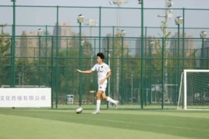 入选2025拜仁世界队!岳博文:没想到选上了,这是非常重要的经历